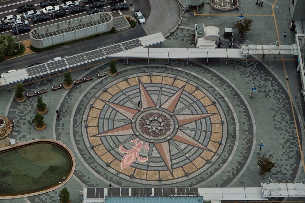 Esplanade devant la gare de Takamatsu