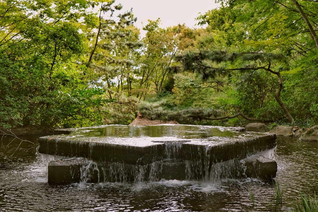 Une fontaine dans l'écomusée de Shikoku Mura