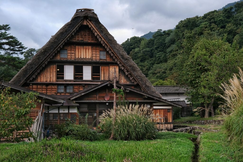 Une maison à toit de chaume à Ogimachi