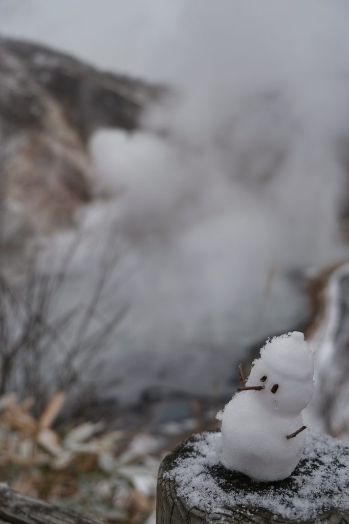 Un mini bonhomme de neige à l'étang d'Oyunuma