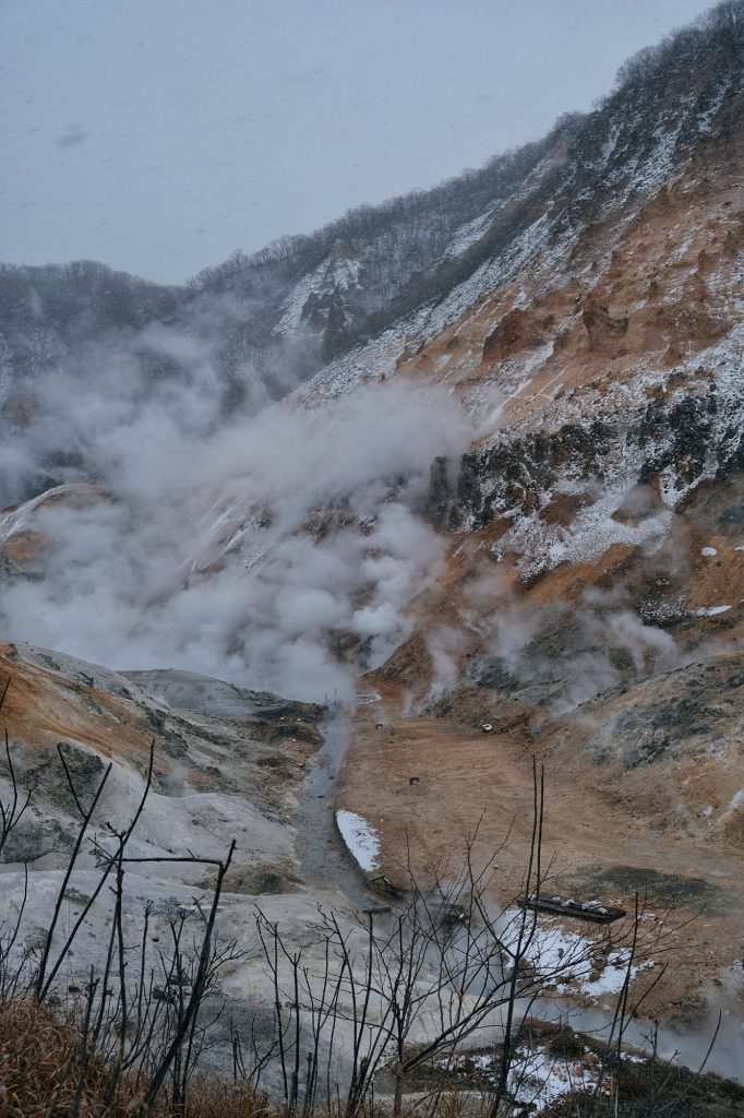 Les fumées de la vallée de l'enfer de Noboribetsu