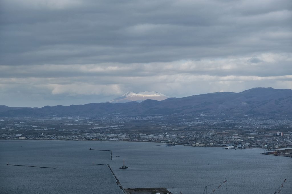 Hakodate et le mont Koma-ga-take en fond