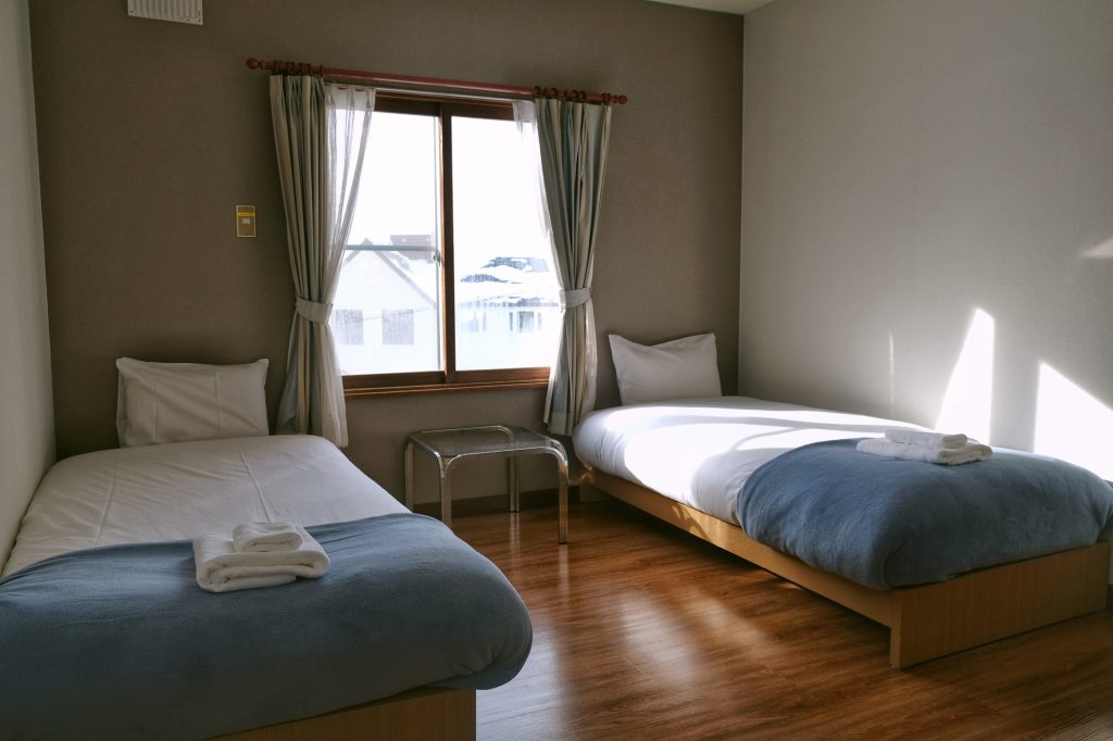 Une chambre double dans le lodge à Annupuri
