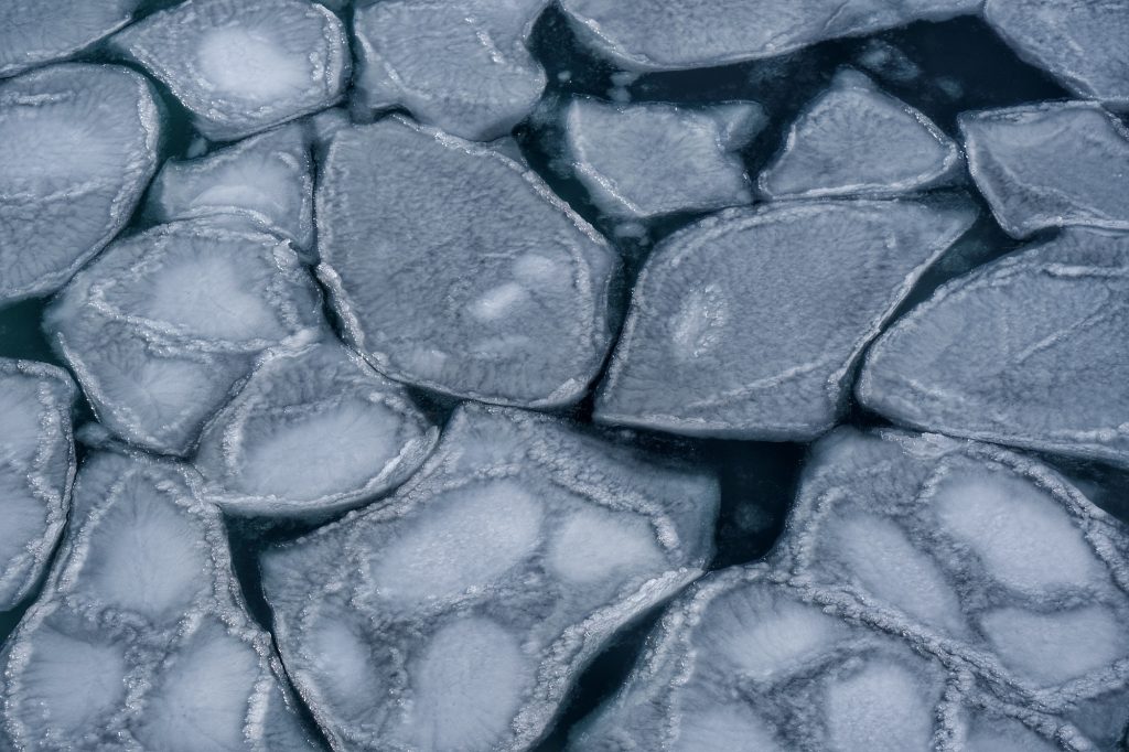 La glace du port de Bakkai