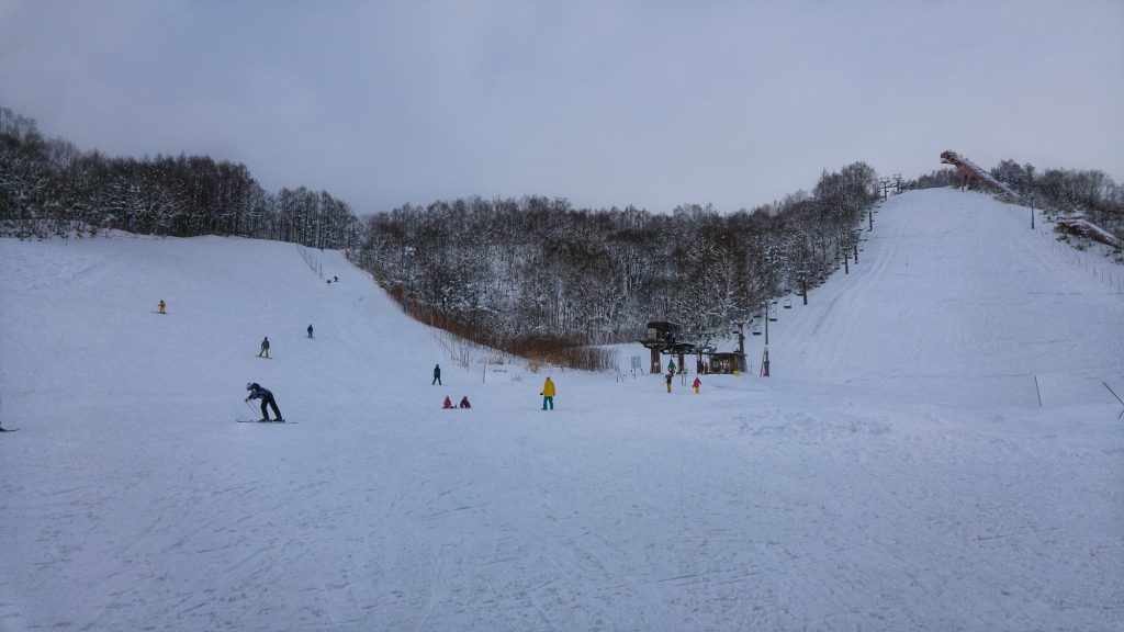 Au pied du télésiège de la station de ski de Kutchan