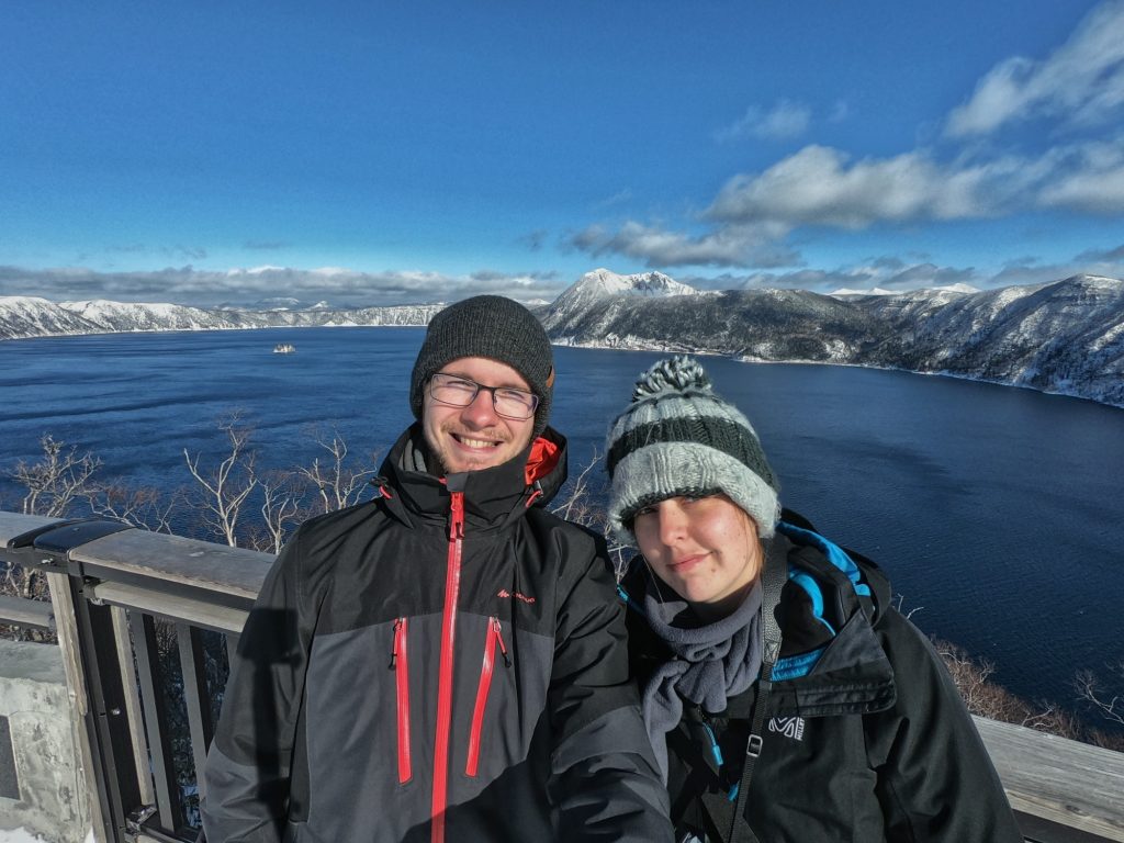 Selfie devant le lac Mashu dans le parc Akan