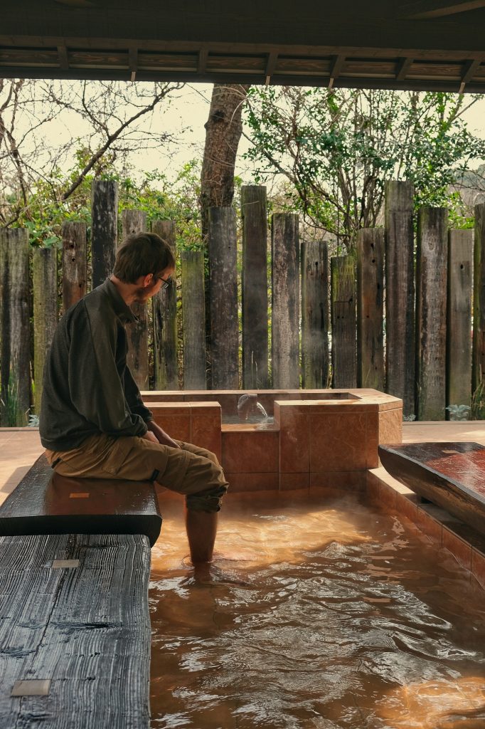 Le bain de pieds du Chi-no-ike Jigoku à Beppu