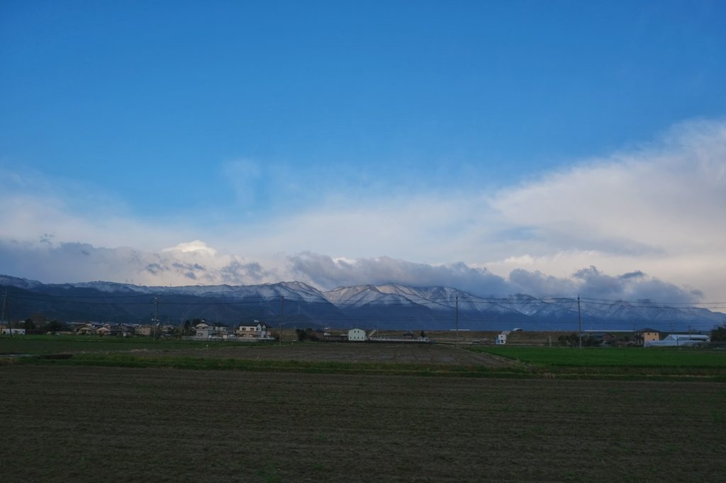 Campagne et montagnes enneigées entre Ise et Nagoya