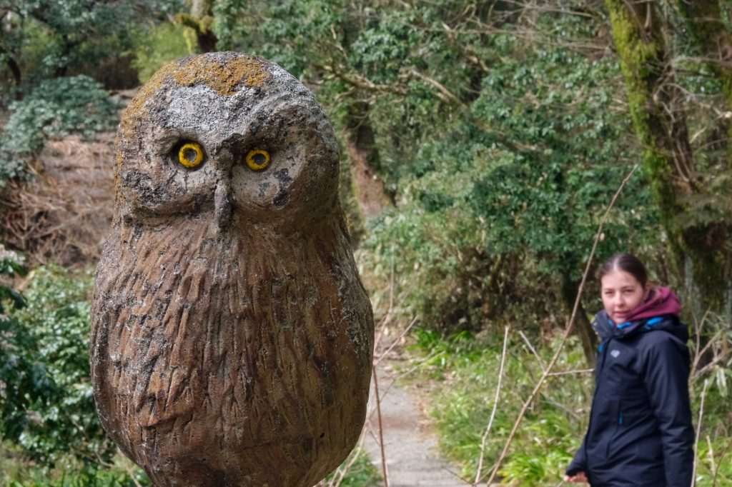 Un hibou (et Claire) au parc Onshi à Hakone