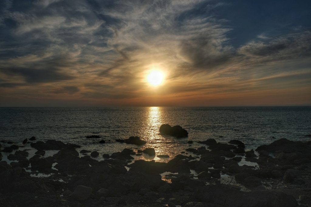 Coucher de soleil sur l'océan Pacifique près du cap Muroto