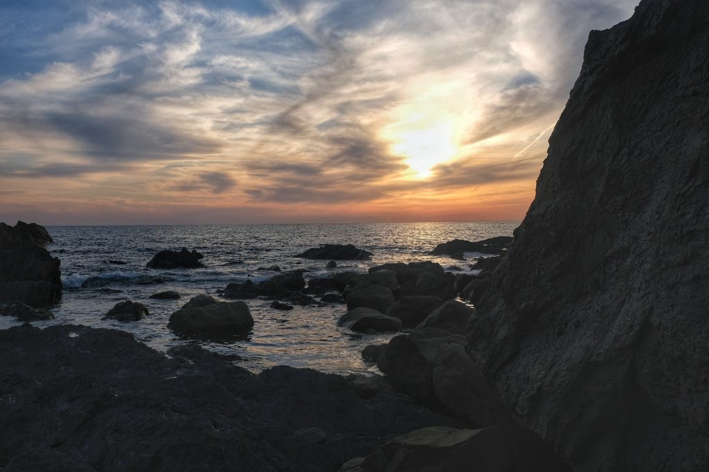 Fin de journée au bord de l'océan près du cap Muroto