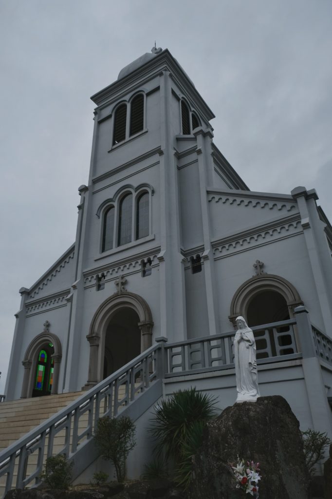 L'église catholique de Himosashi sur l'île de Hirado