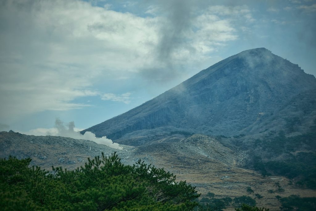Le mont Karakuni et ses fumerolles très actives ce jour là