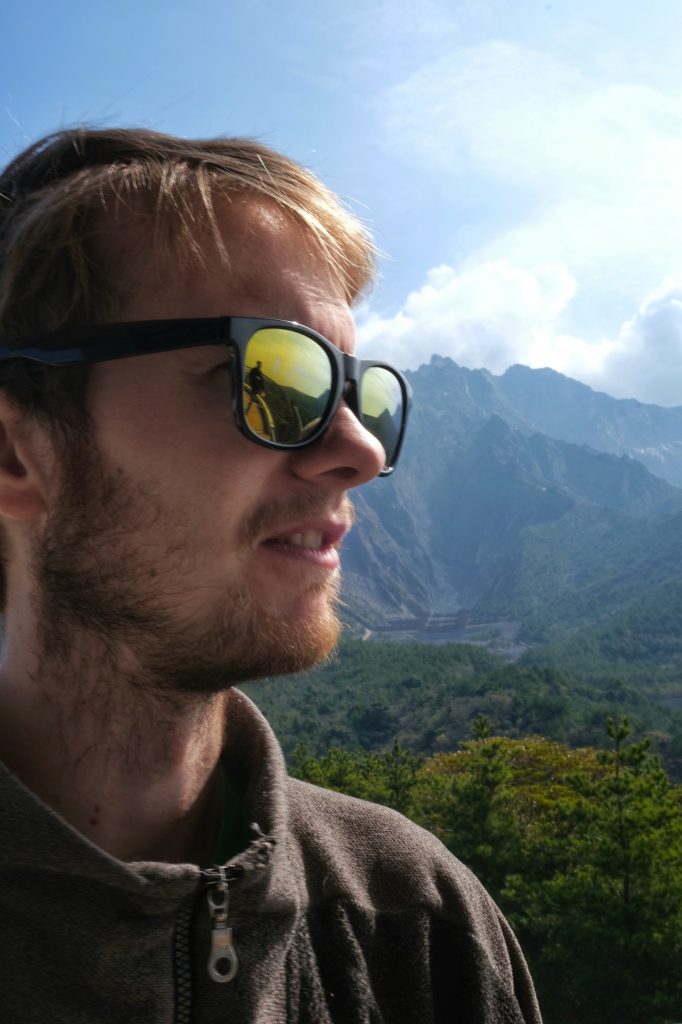 Vincent devant le Sakurajima