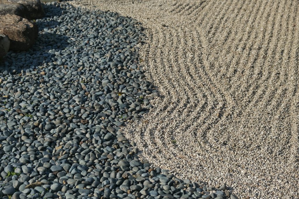 Jardin zen dans le jardin Omote Goten de l'ancien château de Tokushima