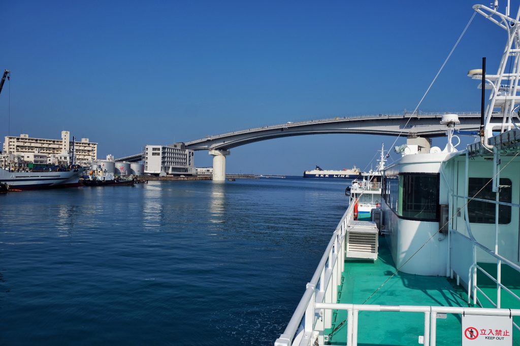 Bateau dans le port de Naha, départ pour l'île de Zamami