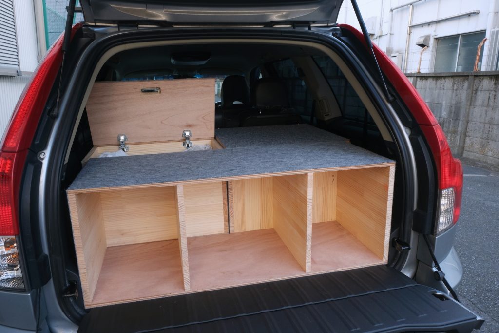 Chaque caisson s'ouvre et offre un espace de stockage pratique
