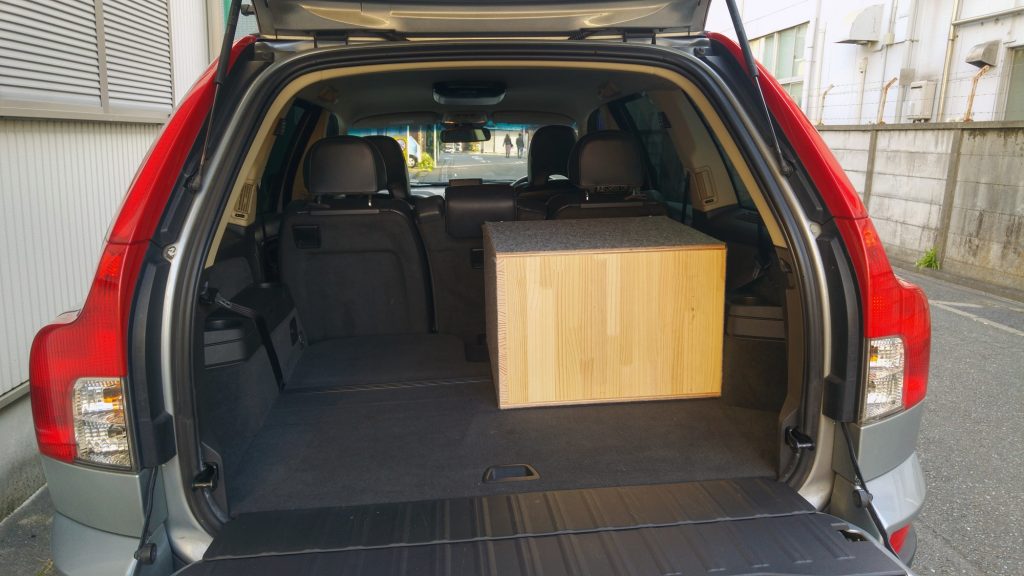 Premier caisson de notre aménagement de camping dans notre voiture