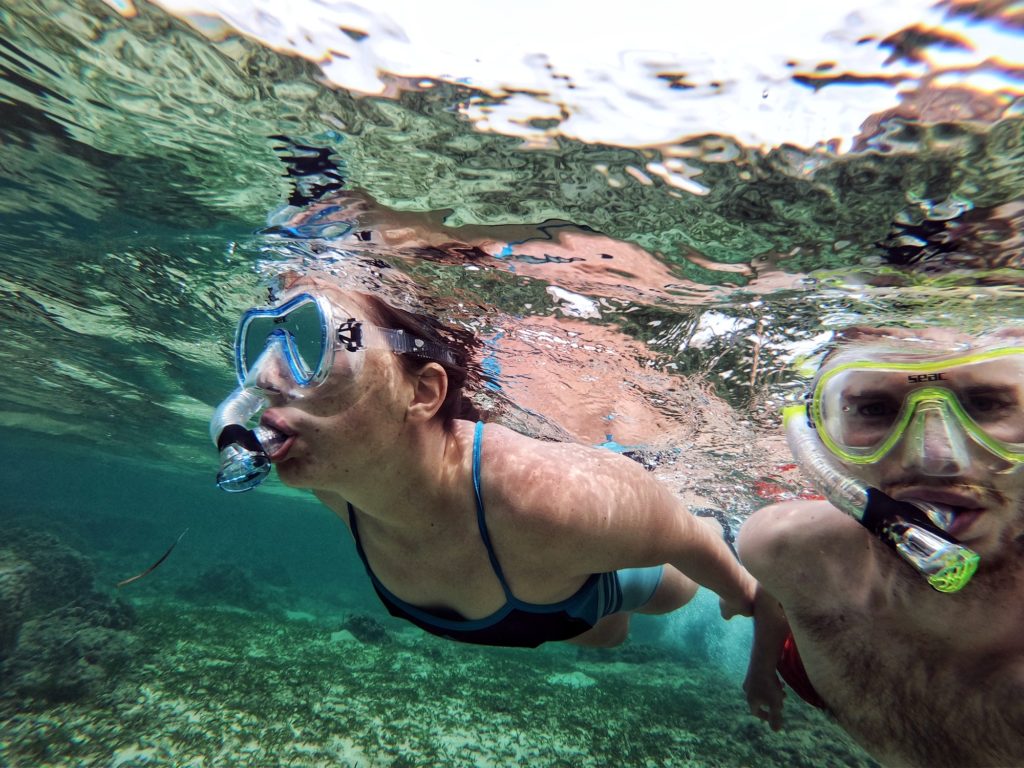 Selfie snorkeling sur la plage de Hoshizuna