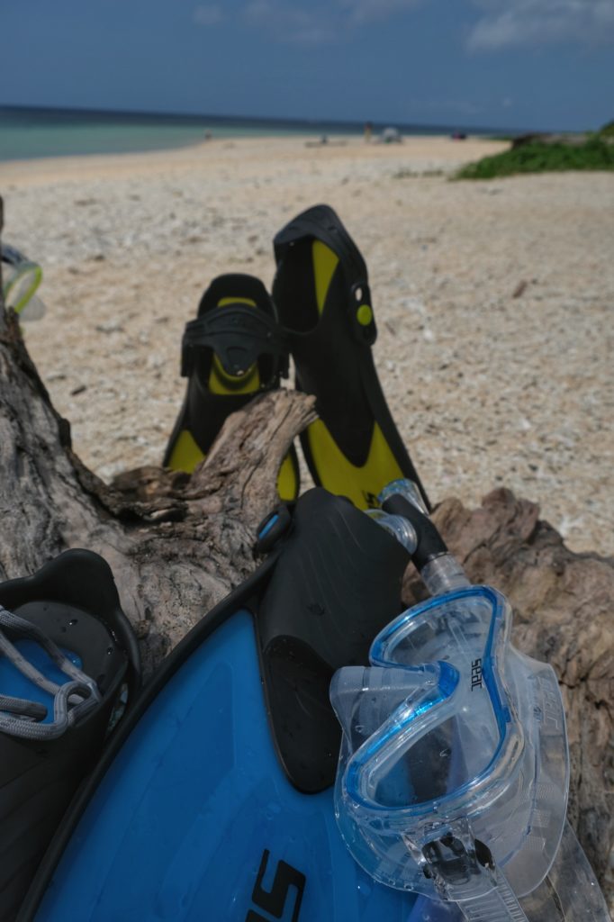 Notre matériel de snorkeling sur la plage de Yonehara