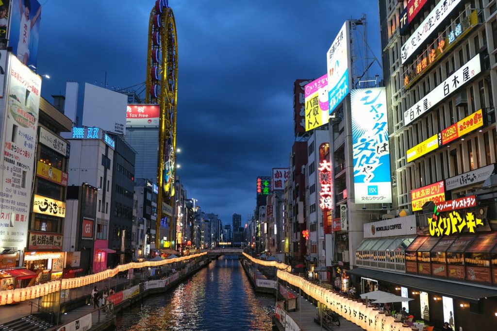 La canal de Dotonbori en début de nuit