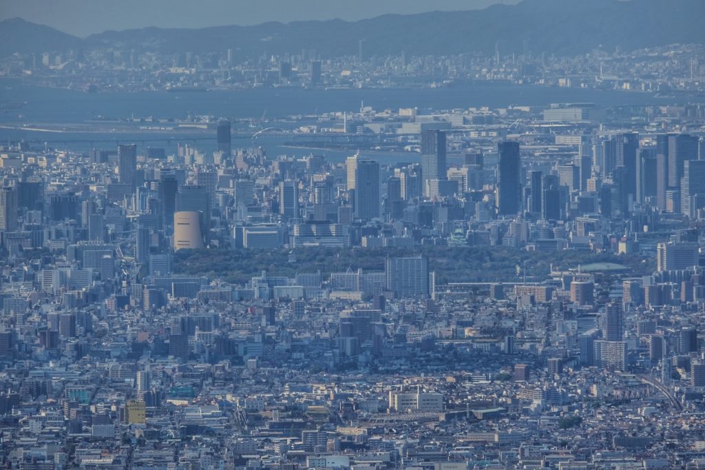 Le château d'Osaka vue depuis le parc d'attractions du mont Ikoma