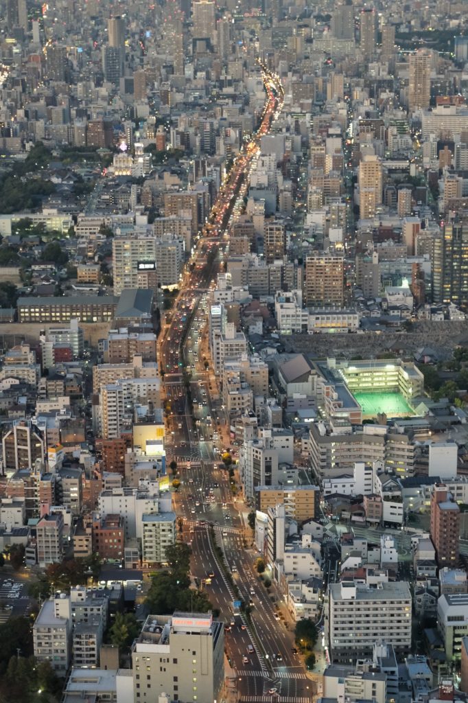 La route Izumi Sennan et ses lumières qui traversent Osaka