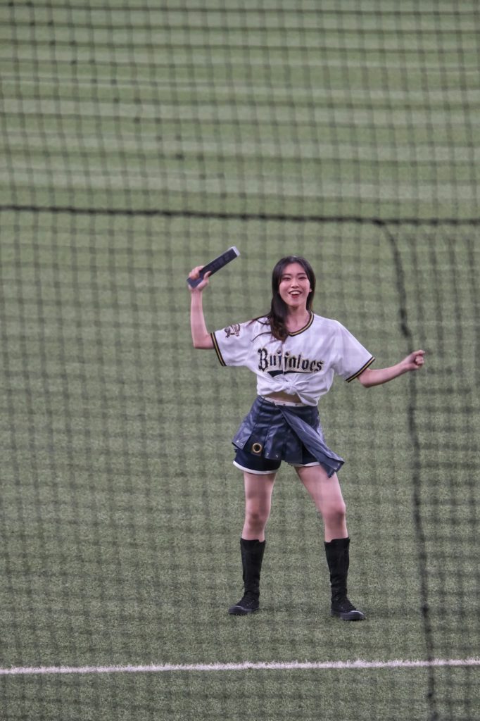 Une pom-pom girl lors du match Osaka vs Tokyo