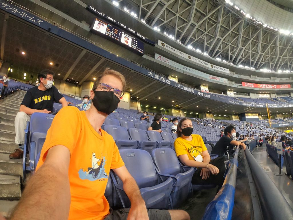 Selfie de supporters avec de grandes distances sociales