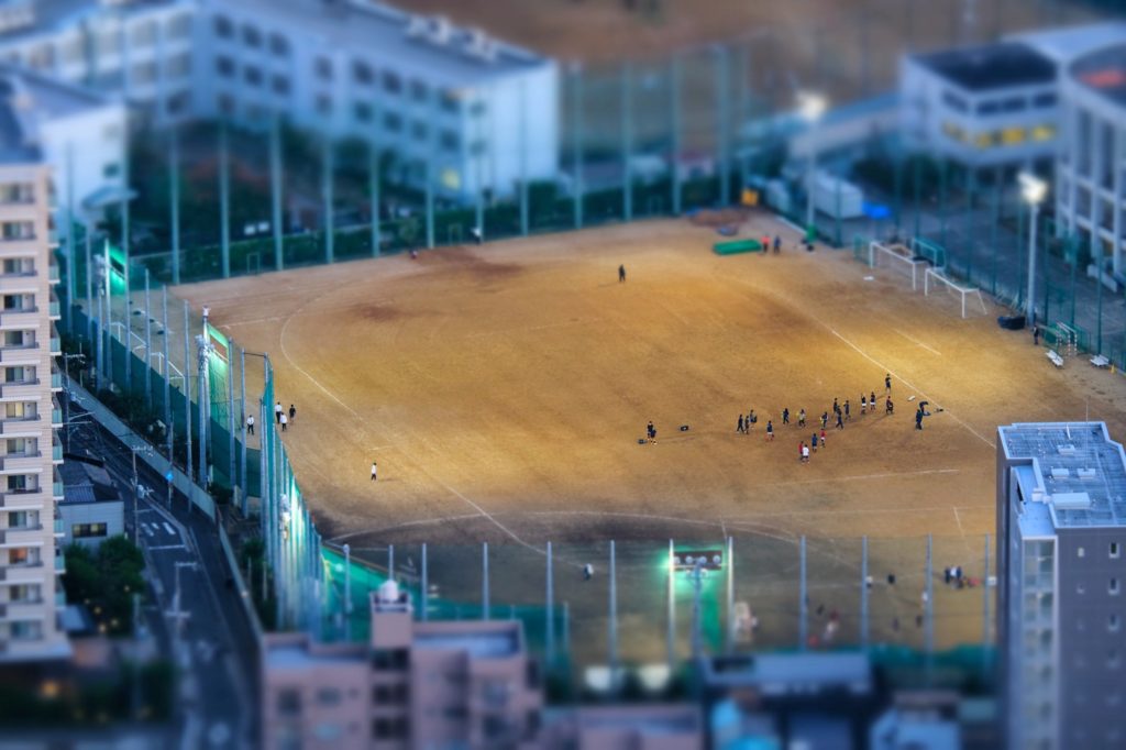 Un stade dans la ville d'Osaka avec effet miniature