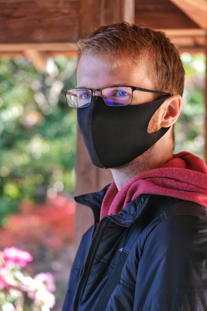 Vincent, le touriste masqué au jardin japonais du parc Daisen