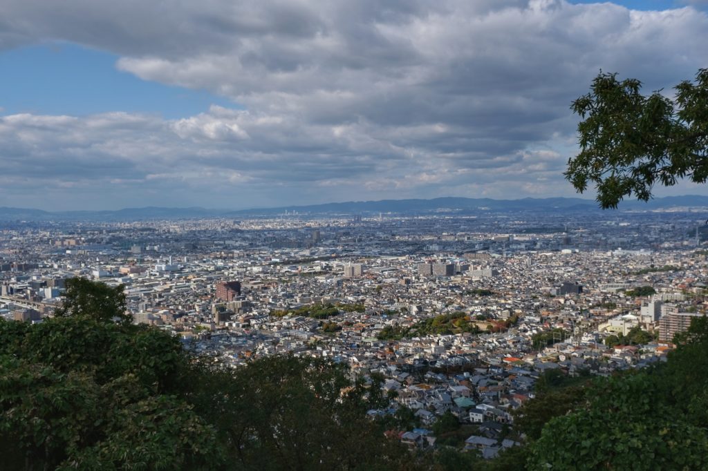 Vue d'Osaka sur la randonnée du mont Ikomasan