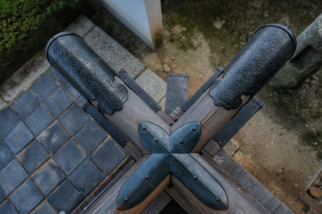 Les décorations sur les rambardes en bois du temple Tofuku-ji de Kyoto