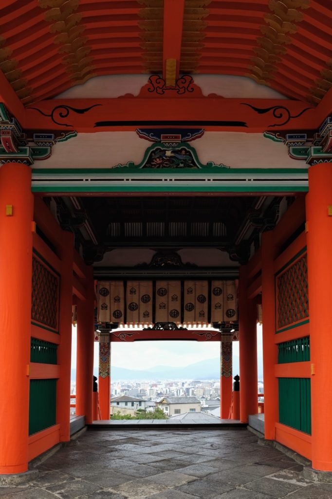 Vue de Kyoto depuis la porte ouest du Kiyomizu-dera