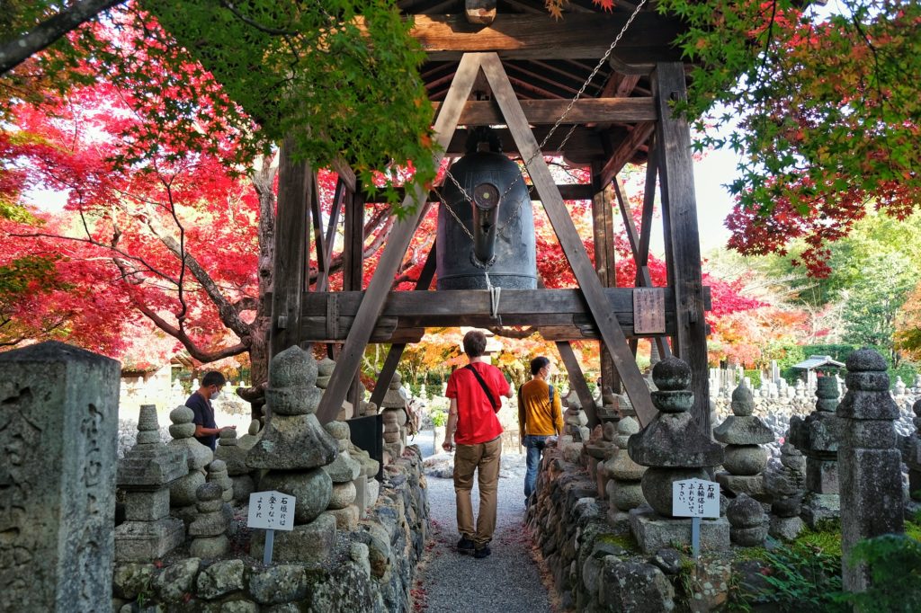 Vincent sous cloche au temple Nenbutsu-ji à Kyoto